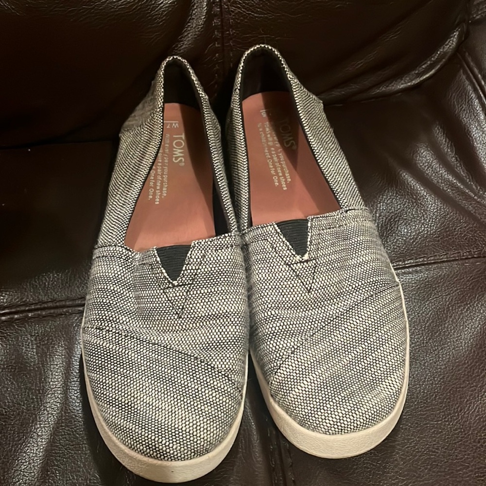 TOMS woman’s slip on shoes